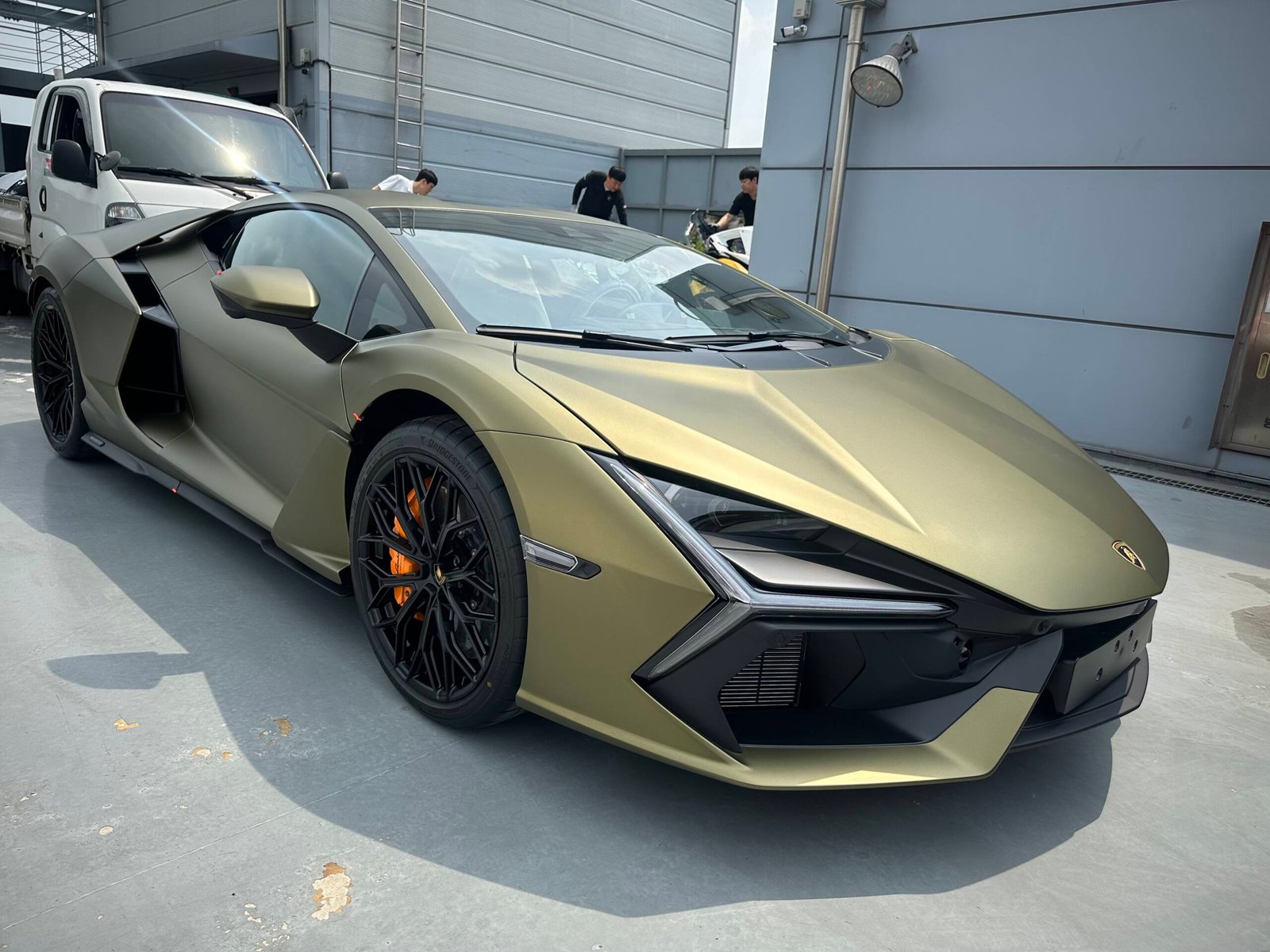 Lamborghini Revuelto 2025