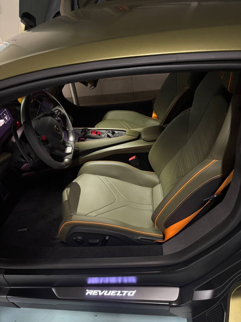 Lamborghini Revuelto 2025
