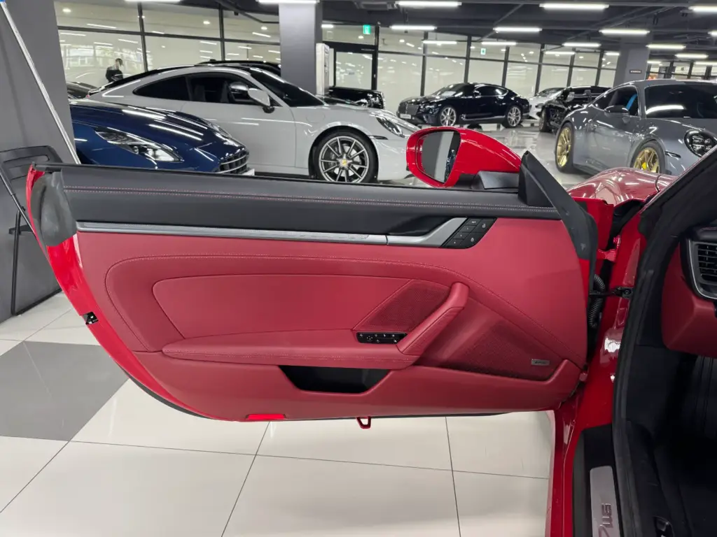 Porsche 911 Carrera Cabriolet 2024