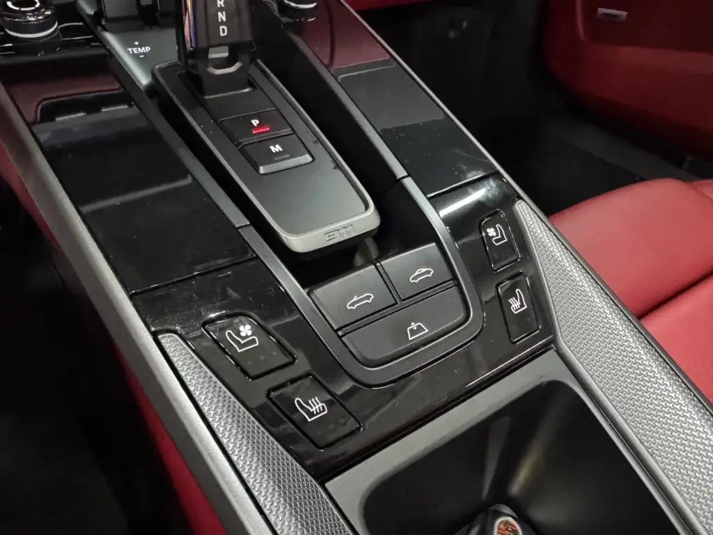 Porsche 911 Carrera Cabriolet 2024