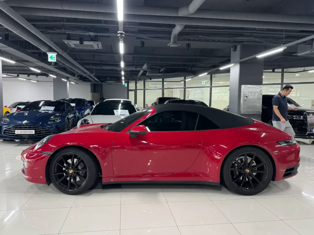 Porsche 911 Carrera Cabriolet 2024