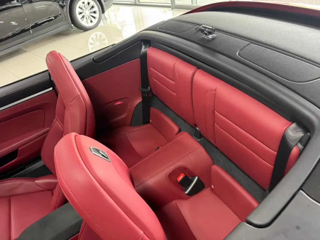 Porsche 911 Carrera Cabriolet 2024