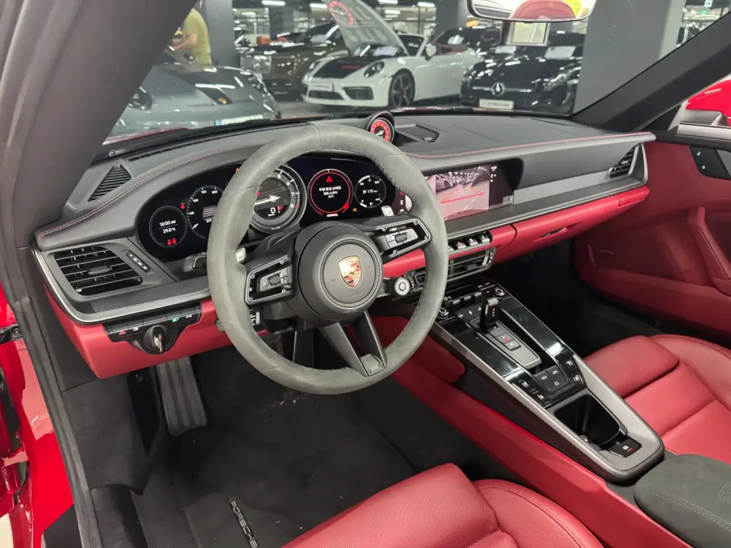 Porsche 911 Carrera Cabriolet 2024