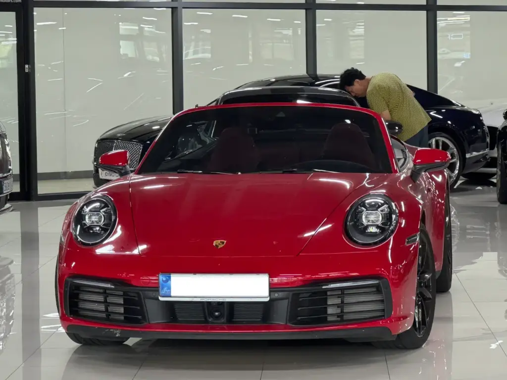 Porsche 911 Carrera Cabriolet 2024