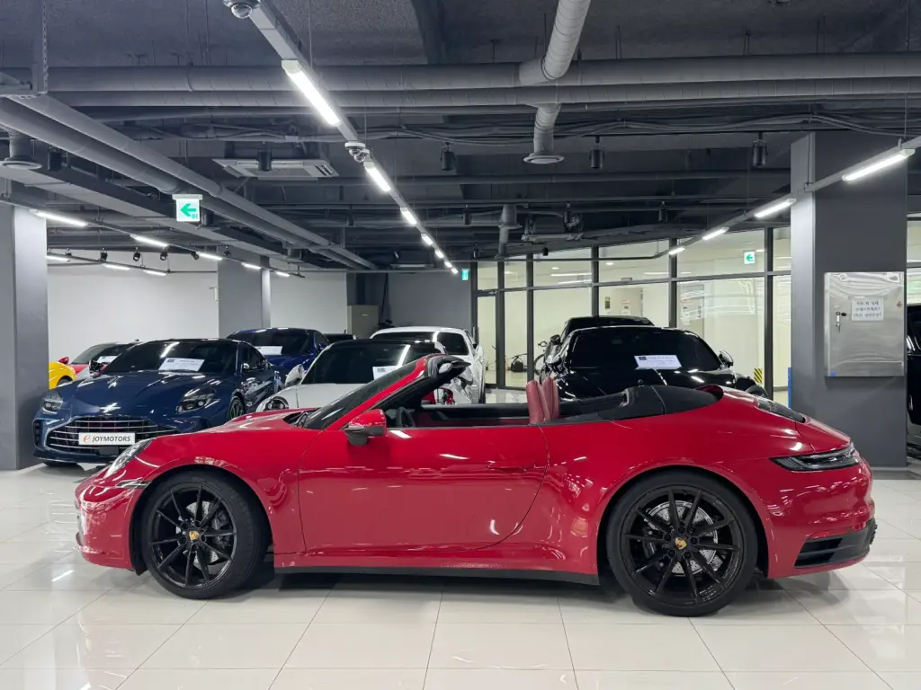 Porsche 911 Carrera Cabriolet 2024