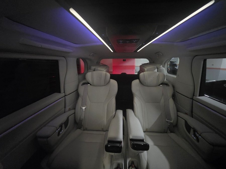 Lexus LM 500h Executive 6-seater 2025