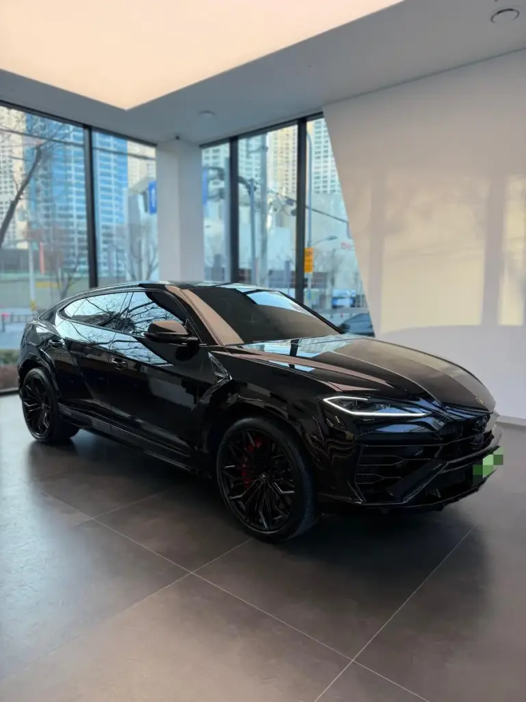 Lamborghini Urus SE 2025