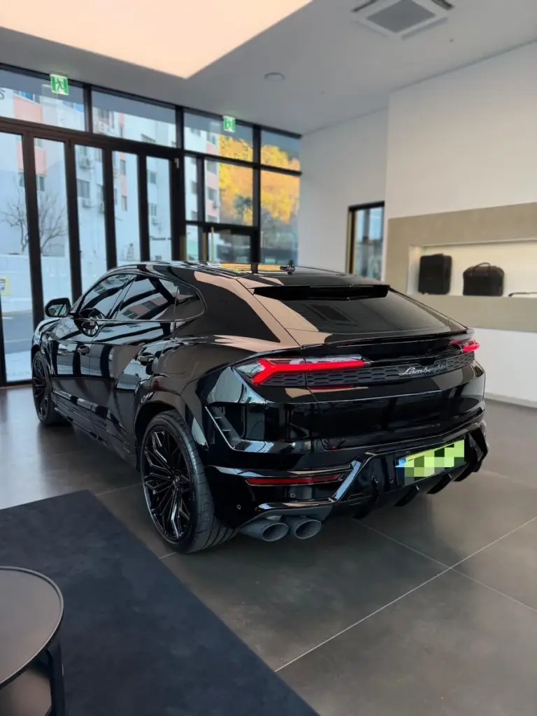 Lamborghini Urus SE 2025