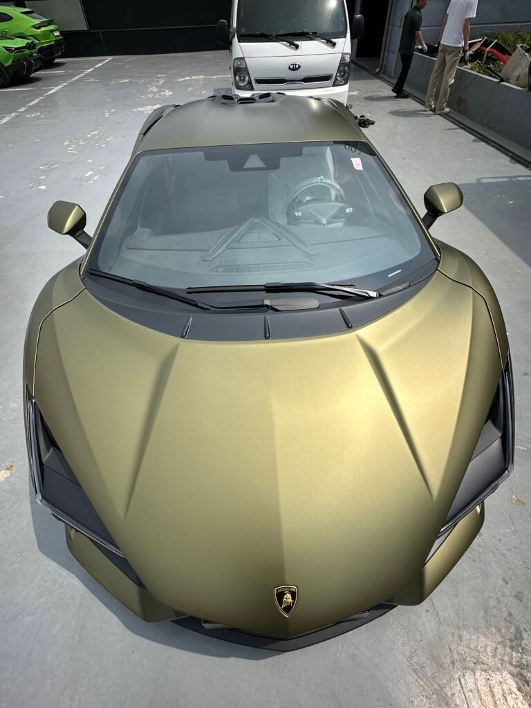 Lamborghini Revuelto 2025