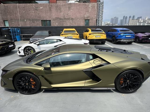 Lamborghini Revuelto 2025