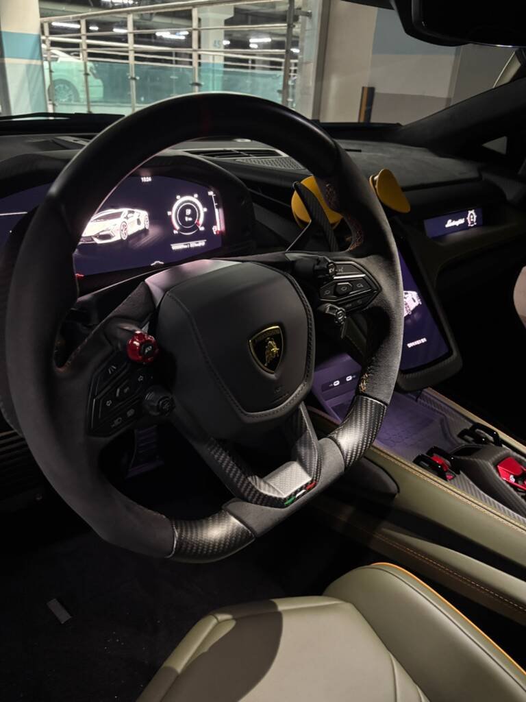 Lamborghini Revuelto 2025