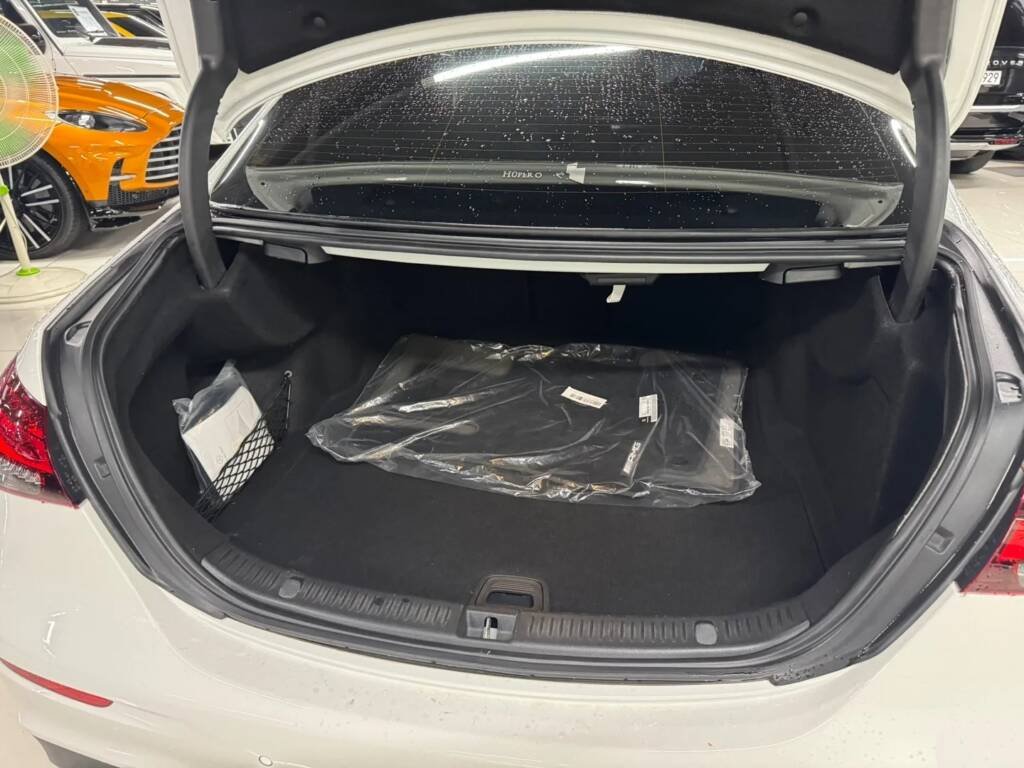 Mercedes-Benz E350 4MATIC AMG 2022