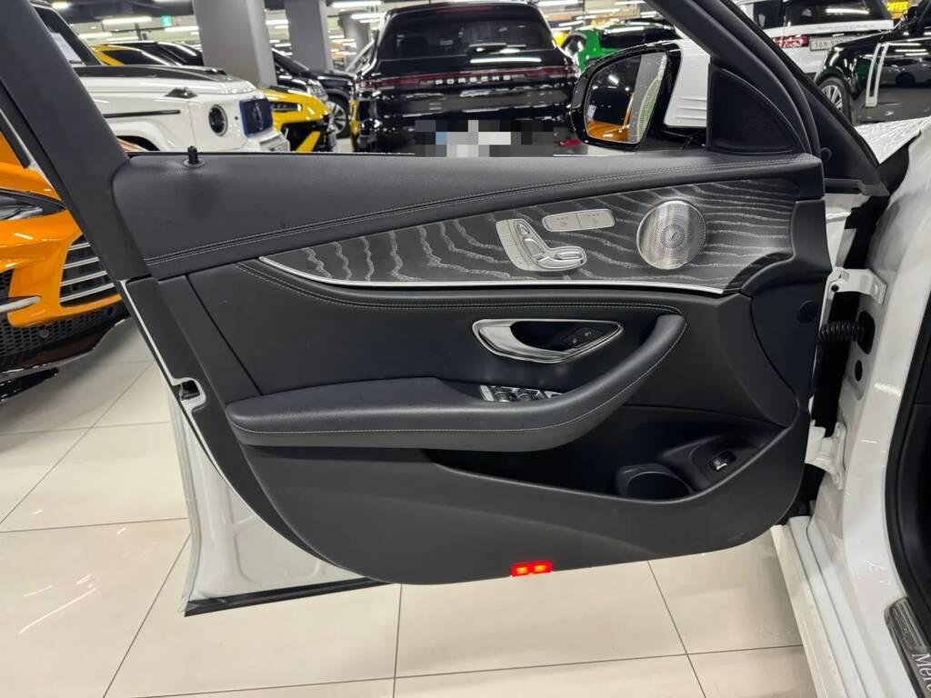 Mercedes-Benz E350 4MATIC AMG 2022