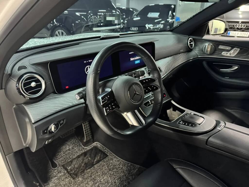 Mercedes-Benz E350 4MATIC AMG 2022