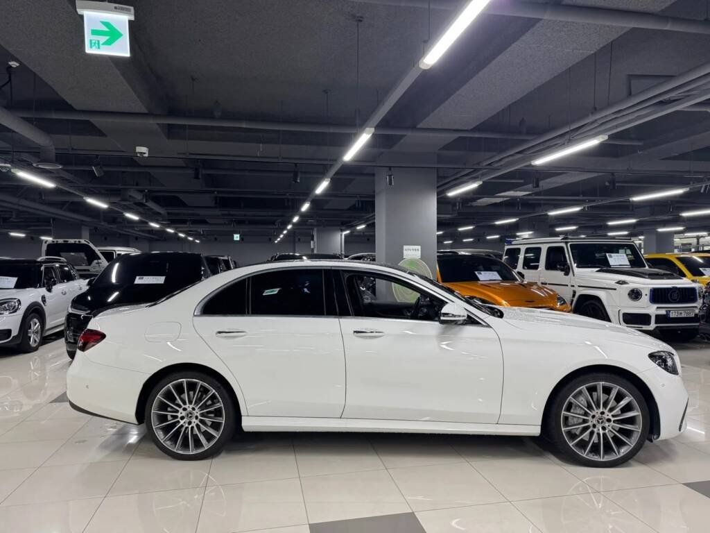 Mercedes-Benz E350 4MATIC AMG 2022