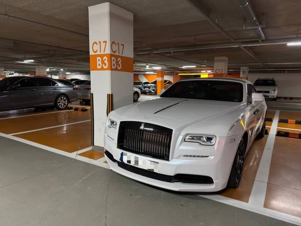 Rolls-Royce Dawn 2021
