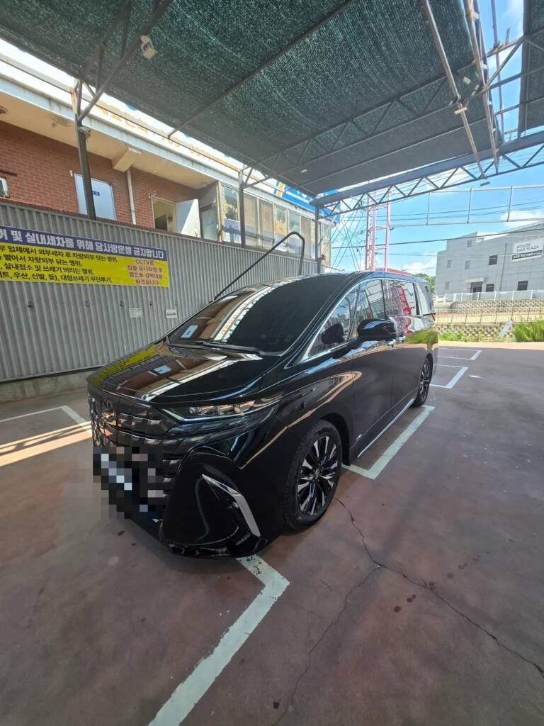 Toyota Alphard 2.5 Hybrid 2025