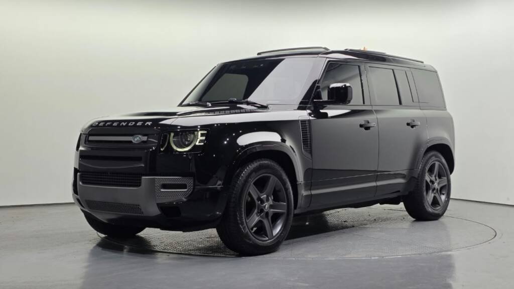 Land Rover Defender 110 P300 X-Dynamic SE 2025
