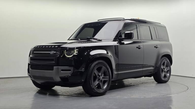 Land Rover Defender 110 P300 X-Dynamic SE 2025